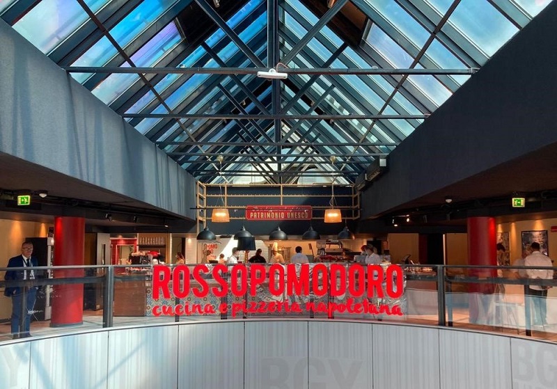 Rossopomodoro, all'Aeroporto di Bergamo il format "Come un giorno a Napoli"